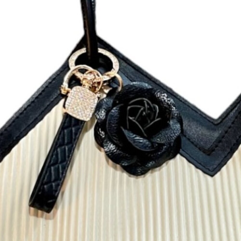 Heart Shaped Lips Puffy Vegan Leather Squeeze Bag with Black Rose Bag Charm - Picture 2 of 7